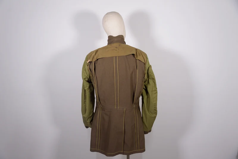Dienstjacke mit vier Taschen aus dem 2. Weltkrieg