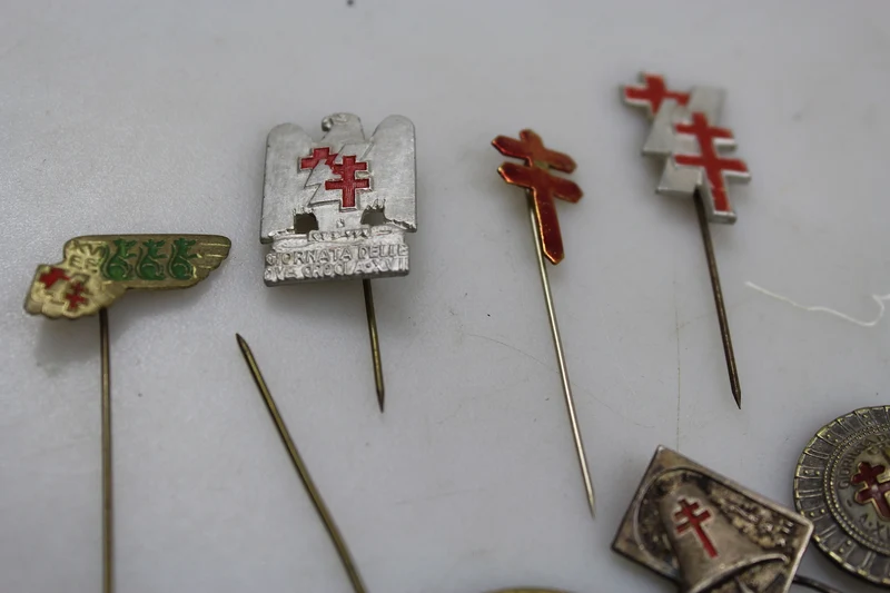 Nr. 7 Pin "Tag der zwei Kreuze"