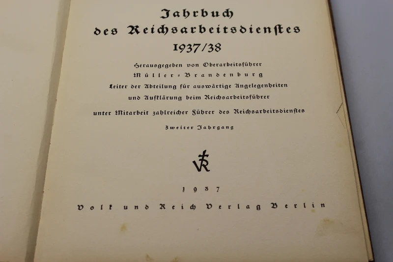 „Jahrbuch des Reichsarbeitsdienstes 1937/38“