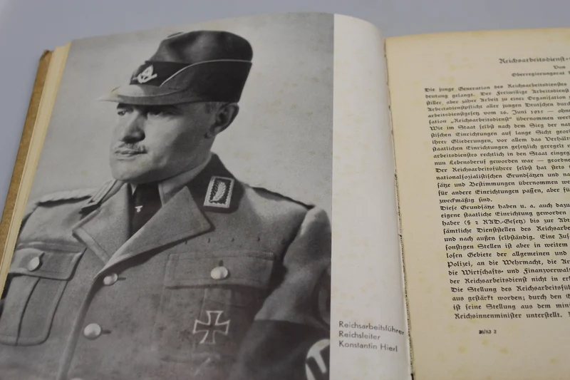 „Jahrbuch des Reichsarbeitsdienstes 1937/38“
