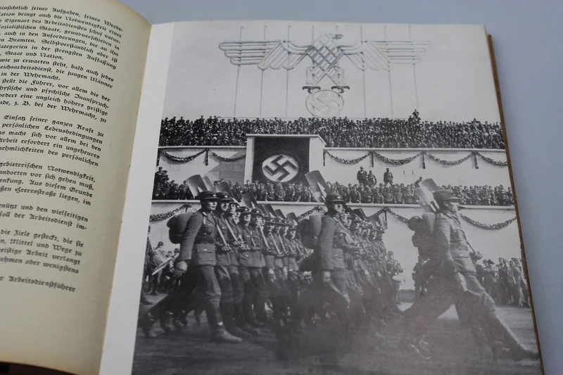 „Jahrbuch des Reichsarbeitsdienstes 1937/38“