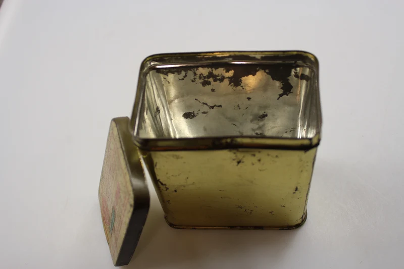 Metallbox für Chininhydrochlorat