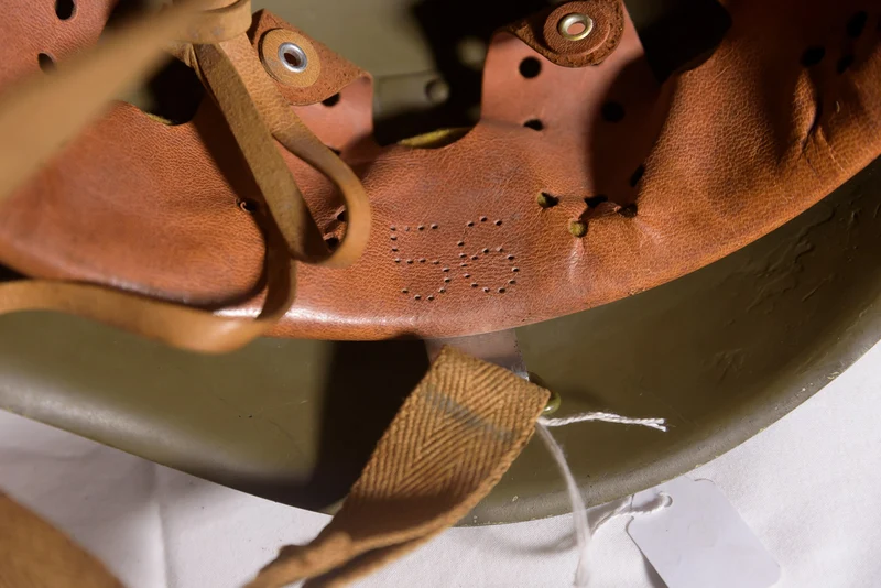 M.33 EI Flugabwehr-Artilleriehelm aus den 60er/80er Jahren