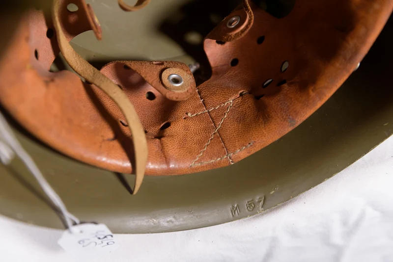 M.33 EI Flugabwehr-Artilleriehelm aus den 60er/80er Jahren