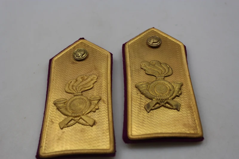 Offizielle REI WW 2 Schulterpolster mit goldener Platte