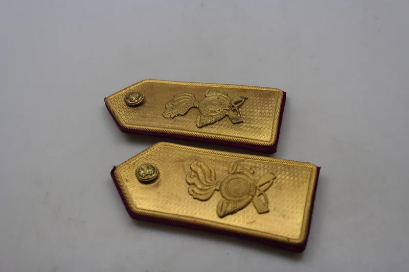 Offizielle REI WW 2 Schulterpolster mit goldener Platte