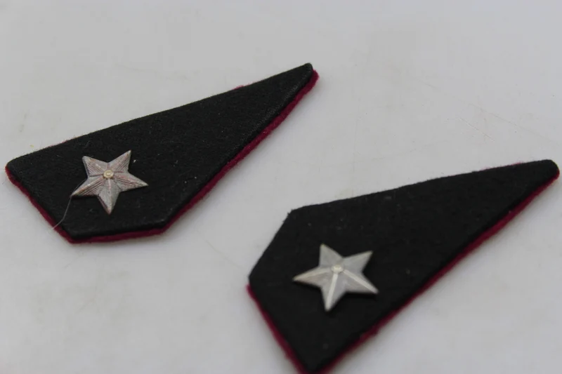 Paar offizielle REI-Insignien aus dem 2. Weltkrieg