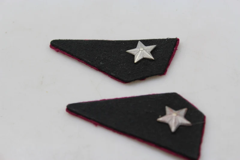 Paar offizielle REI-Insignien aus dem 2. Weltkrieg