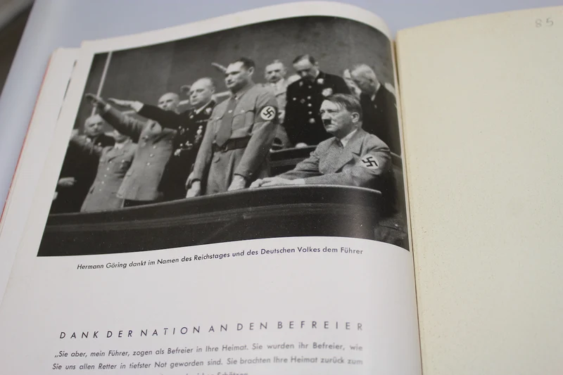 Hitler in seiner Heimat“ – H. Hoffmann