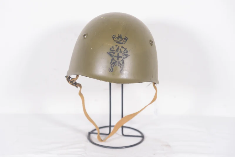 Helm m.33 Gesundheitsfries der italienischen Armee