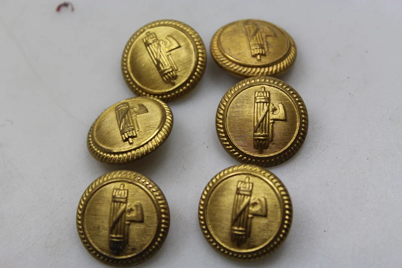 Goldene PNF-Knöpfe