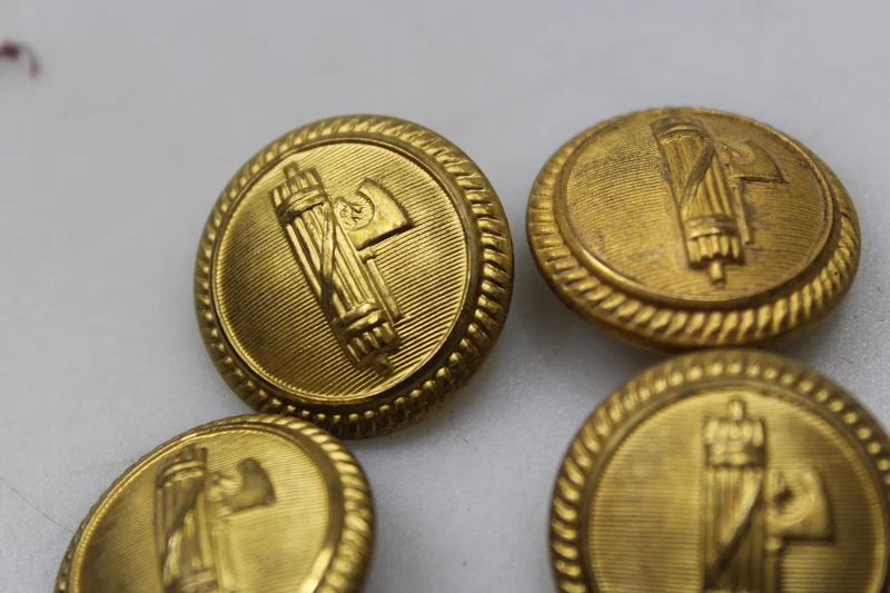 Goldene PNF-Knöpfe