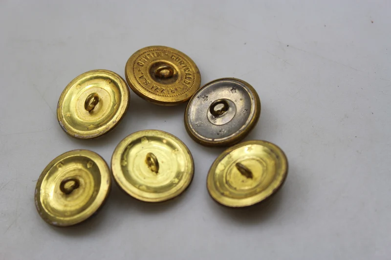 Goldene PNF-Knöpfe
