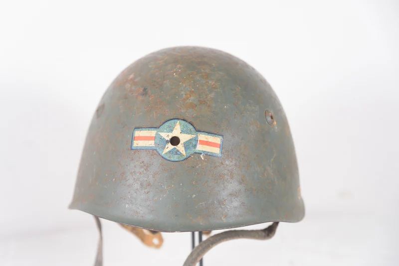 M.33 4-Loch-Helm aus dem 2. Weltkrieg