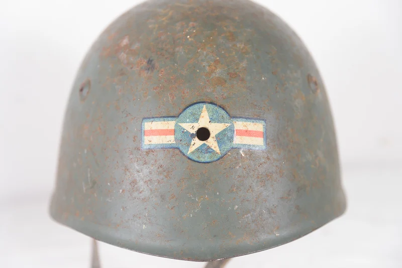 M.33 4-Loch-Helm aus dem 2. Weltkrieg