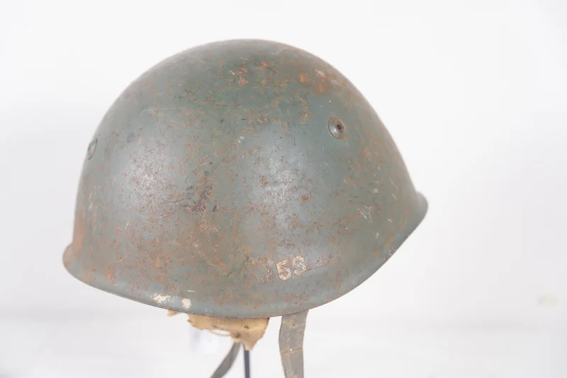 M.33 4-Loch-Helm aus dem 2. Weltkrieg