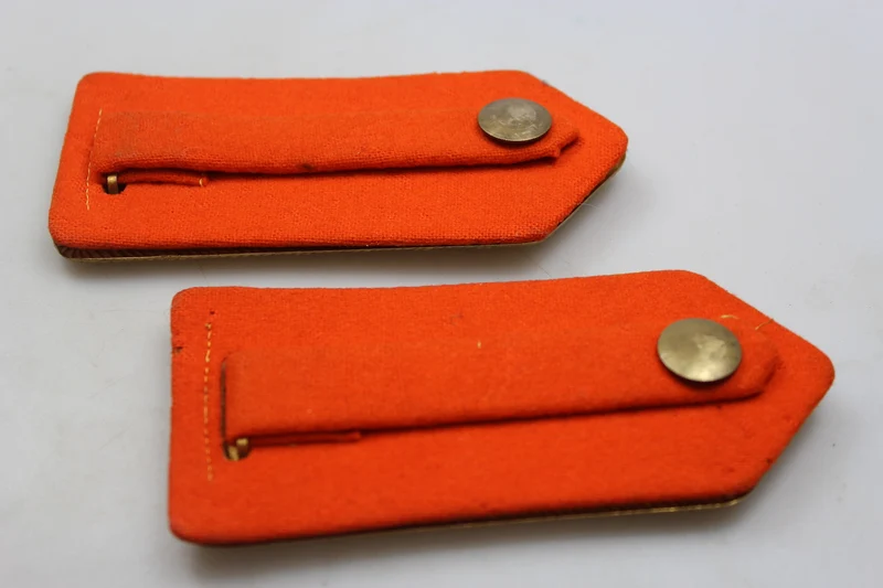 Schulterpolster mit goldener Platte. Offizier REI WW2