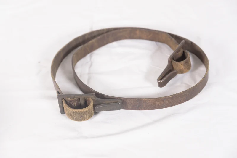 REI-Truppengürtel und Schulterpolster-Set aus dem Zweiten Weltkrieg