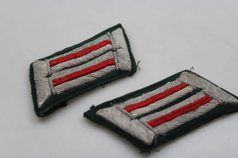 Paar Offiziersabzeichen der Heeresartillerie aus dem Zweiten Weltkrieg