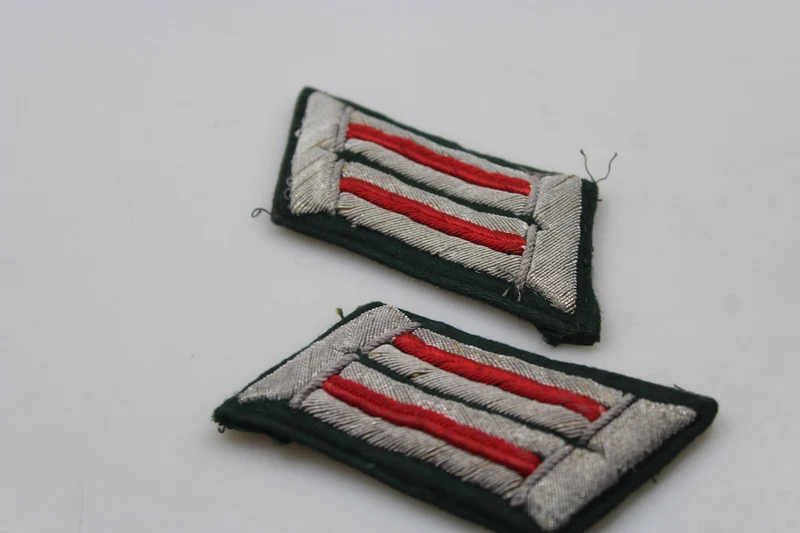Paar Offiziersabzeichen der Heeresartillerie aus dem Zweiten Weltkrieg