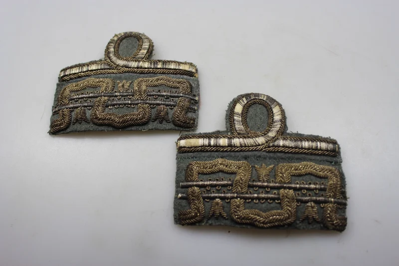 Ein Paar Rangabzeichen M.34 für die Jacke eines Brigadegenerals der REI