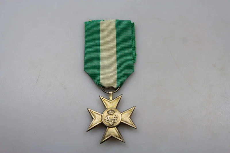 Goldenes Kreuz für 25 Jahre Militärdienst mit Auszeichnungsurkunde