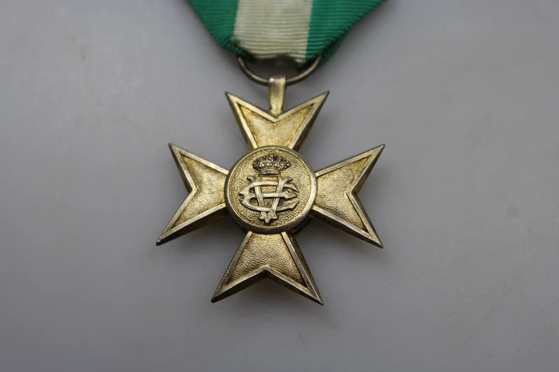 Goldenes Kreuz für 25 Jahre Militärdienst mit Auszeichnungsurkunde
