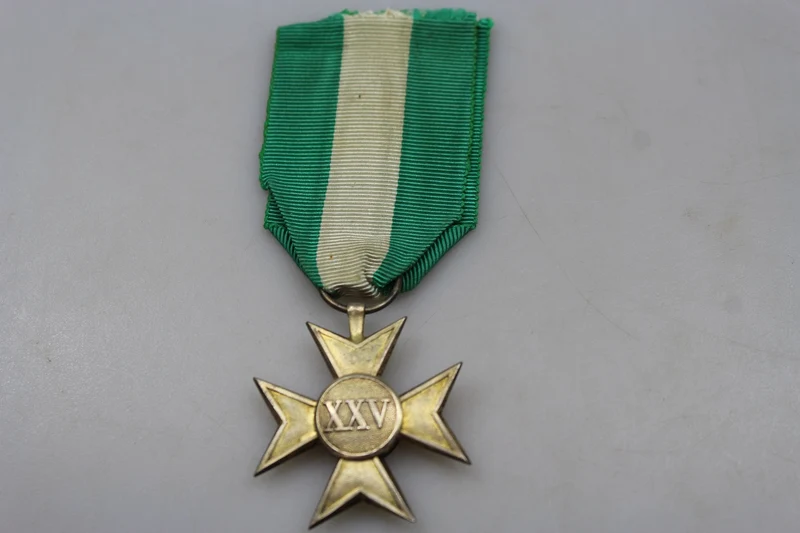 Goldenes Kreuz für 25 Jahre Militärdienst mit Auszeichnungsurkunde