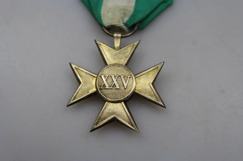 Goldenes Kreuz für 25 Jahre Militärdienst mit Auszeichnungsurkunde