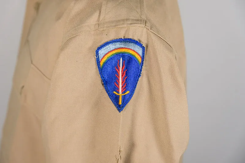 US-Army-Offiziershemd aus dem Zweiten Weltkrieg.