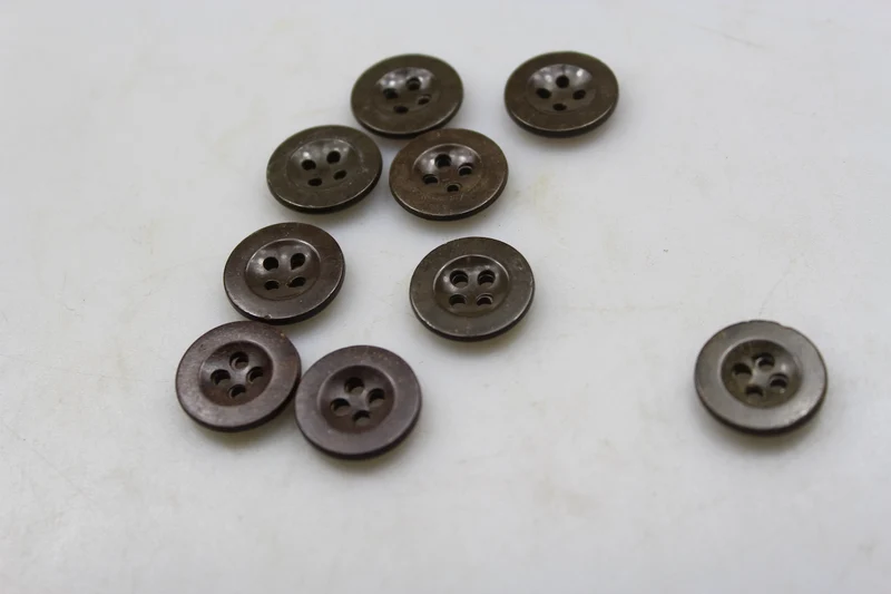 #9 braune Bakelitknöpfe 15 mm WH WW2