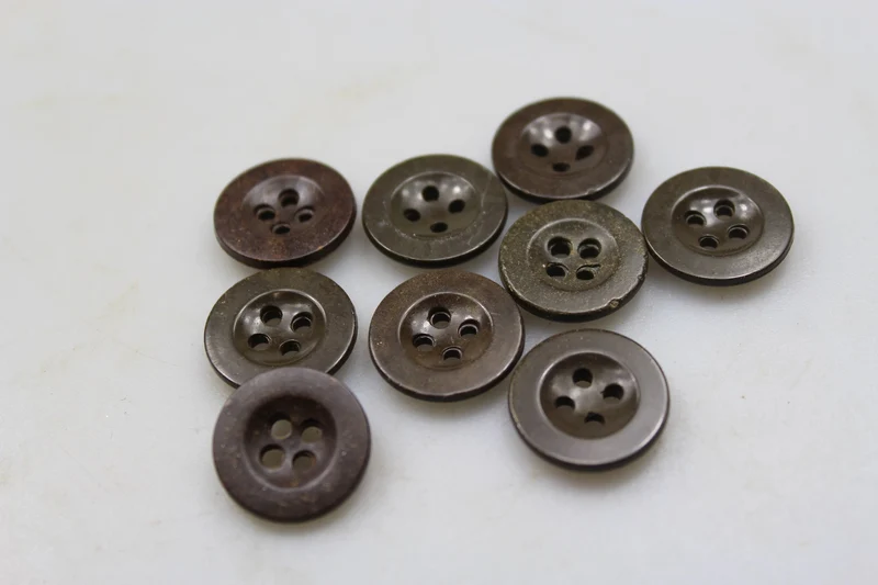 #9 braune Bakelitknöpfe 15 mm WH WW2