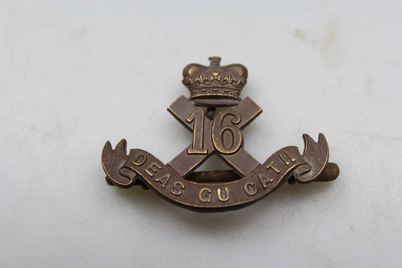 Baskische Insignien des 16. Bataillons CSR aus dem Zweiten Weltkrieg