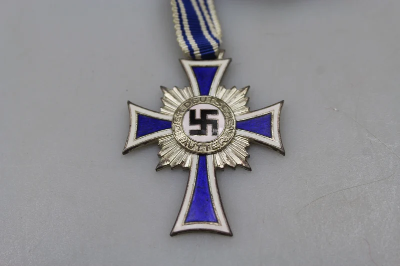 Mutterkreuz 2. Klasse „silber“