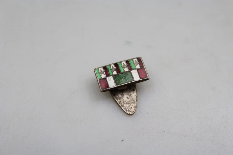 Emaille-Anstecknadel zum Ersten Weltkrieg und zur italienischen Einigung