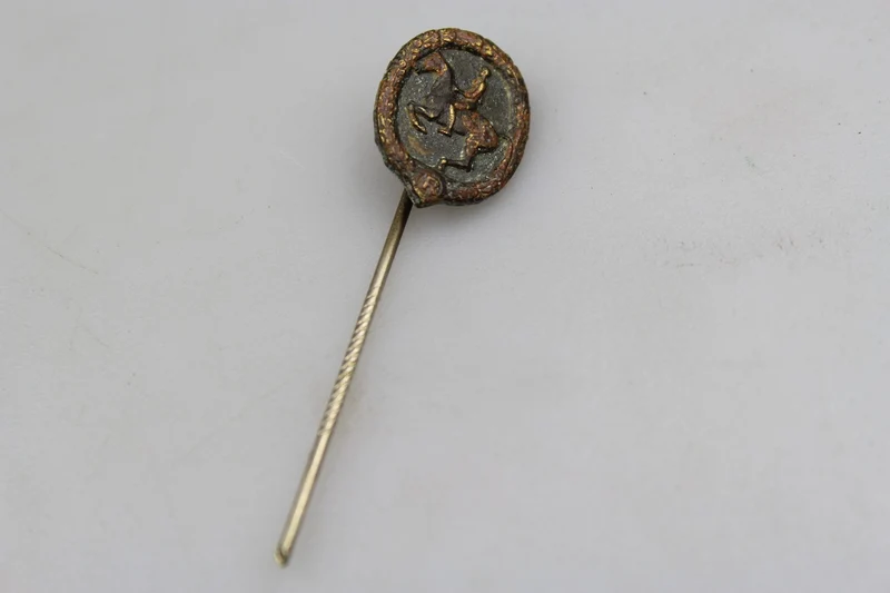Reiternadel in Bronze