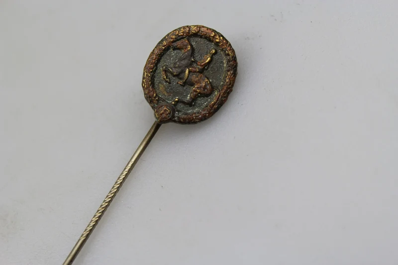 Reiternadel in Bronze