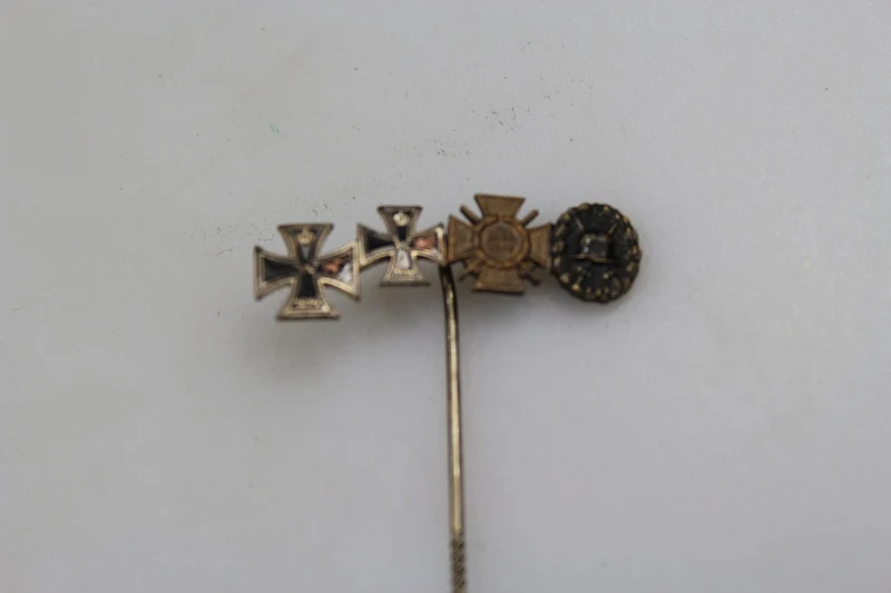 Pin 4 Dekorationen WW1