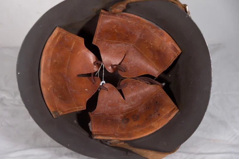 Schwedischer Helm M.1926