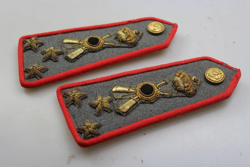 M.34 Schulterpolster für die weiße Jacke eines REI-Infanteriehauptmanns