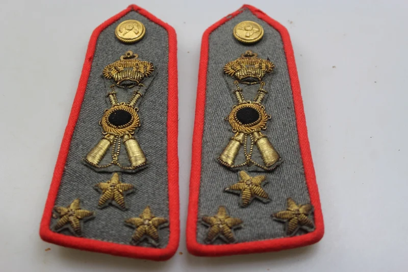 M.34 Schulterpolster für die weiße Jacke eines REI-Infanteriehauptmanns