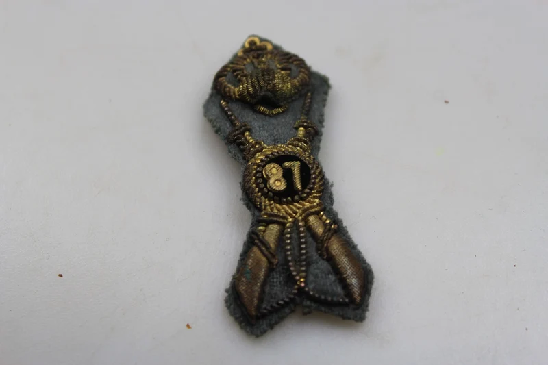 Emblem der REI-Infanterieoffiziersmütze aus dem Zweiten Weltkrieg