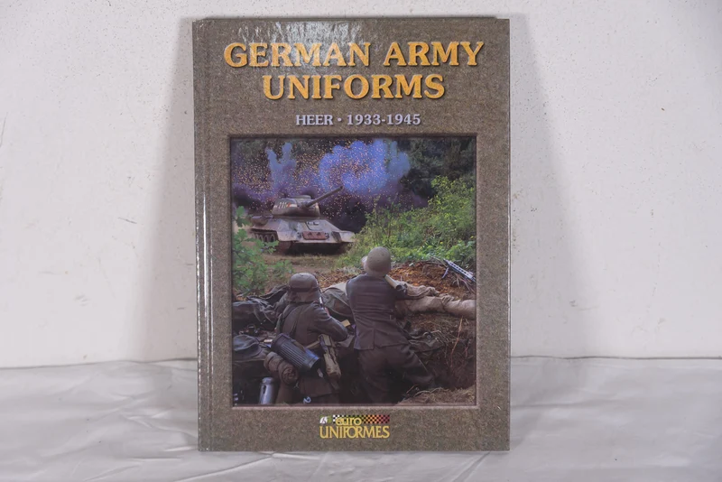 "Uniformen der deutschen Wehrmacht 1933-45" - 2002