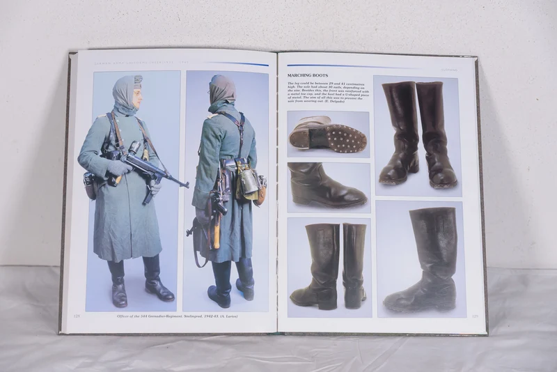 "Uniformen der deutschen Wehrmacht 1933-45" - 2002