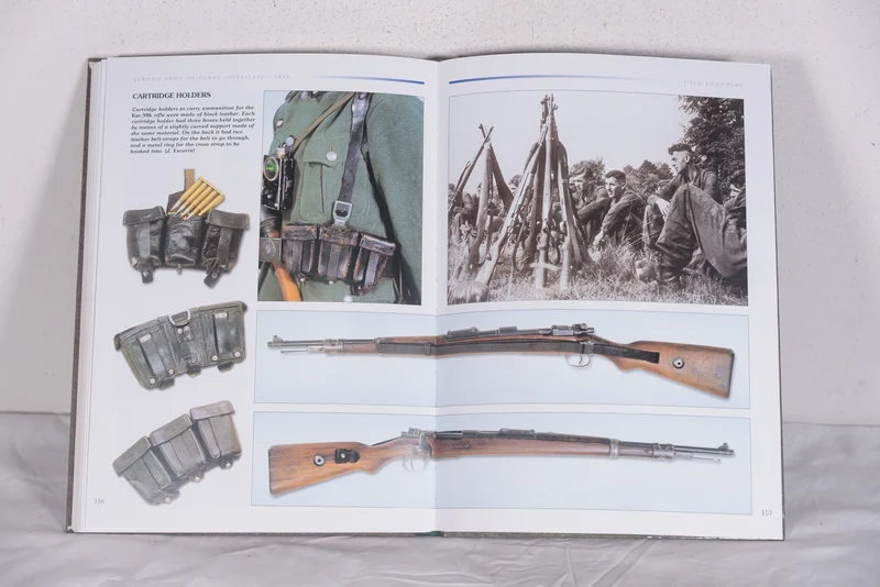 "Uniformen der deutschen Wehrmacht 1933-45" - 2002