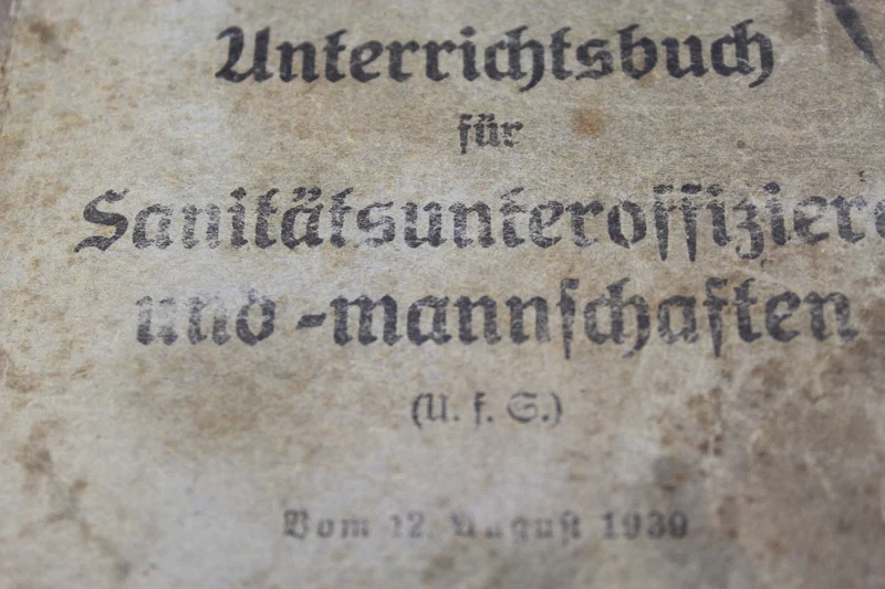 „Unterrichtsbuch für Sanitats Unteroffiziere und Mannschaften“ 1939