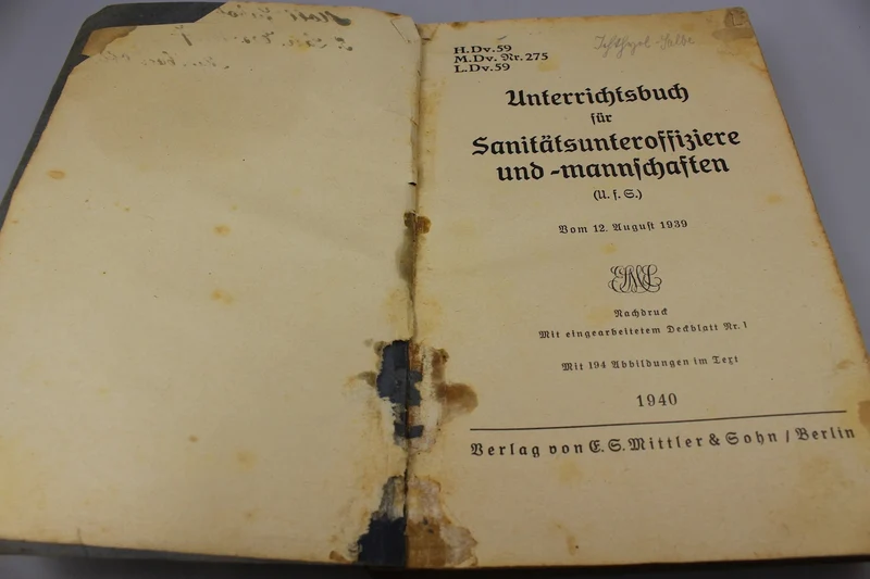 „Unterrichtsbuch für Sanitats Unteroffiziere und Mannschaften“ 1939