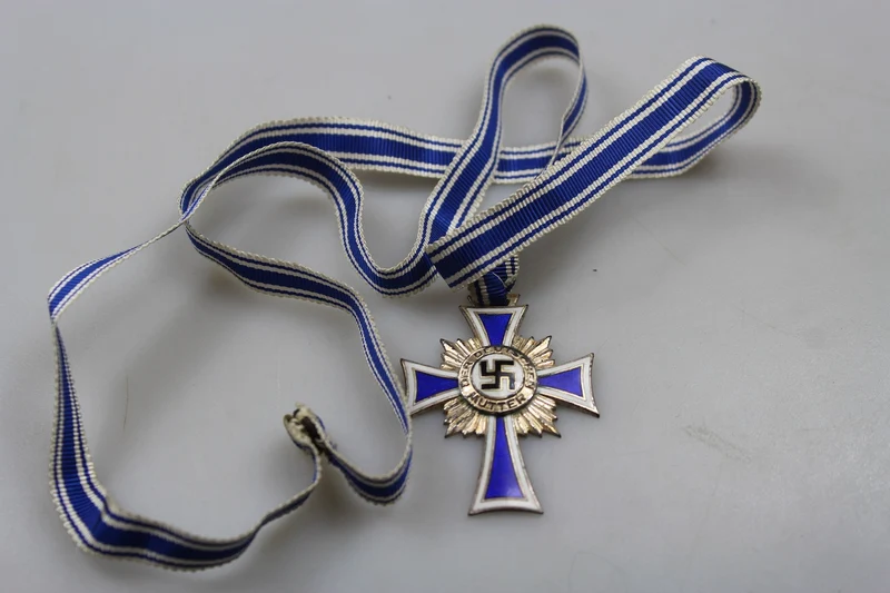 Mutterkreuz 2. Klasse „Silber“