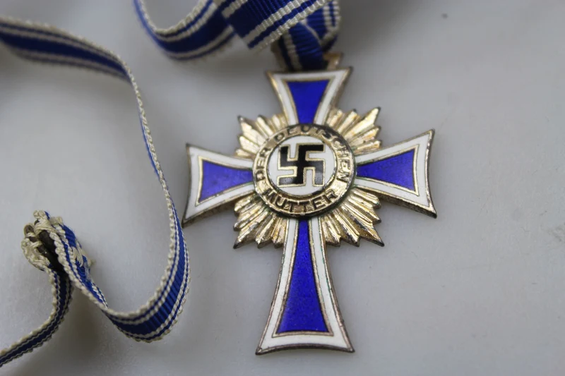 Mutterkreuz 2. Klasse „Silber“