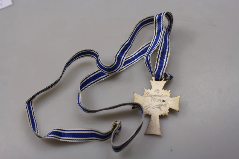 Mutterkreuz 2. Klasse „Silber“